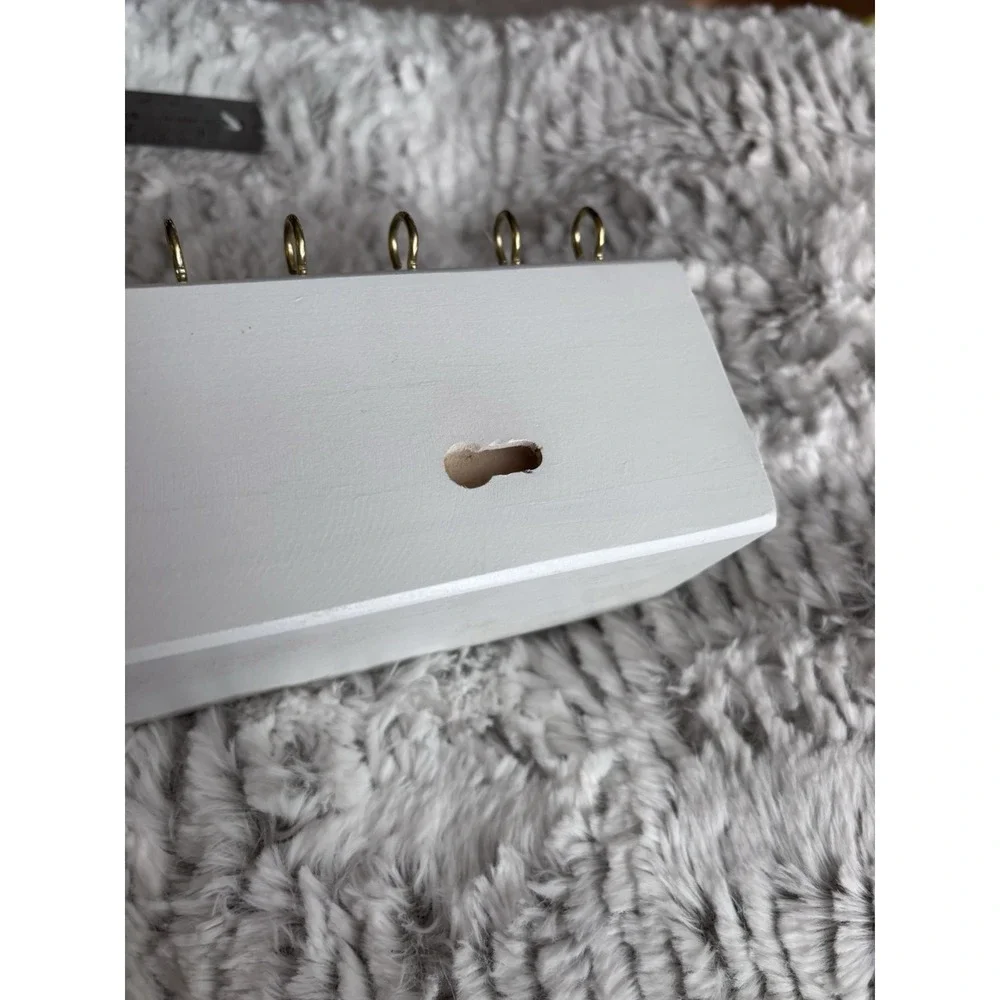 White Wood 30 Hook Chain Necklace Holder Attaches To‎ Wall  2754  15 X 3
